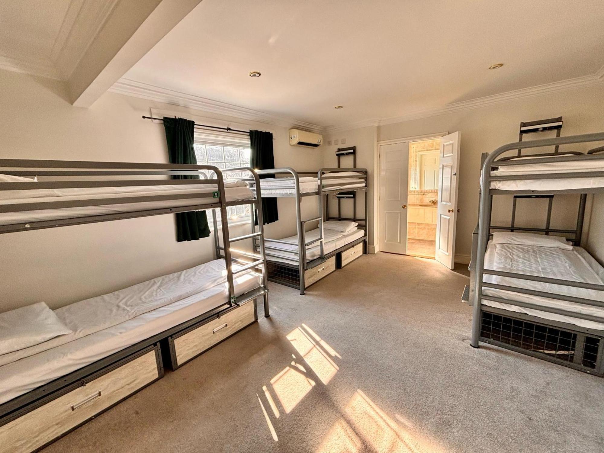 Mixed Dormitory Room